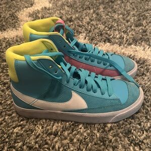 Nike Blazers in fun colors!  Excellent, clean condition. Mid ‘77 dance